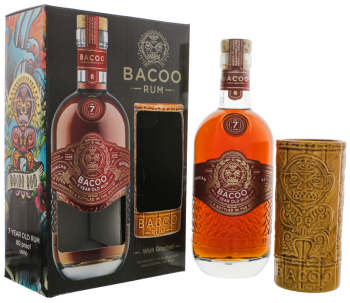 Bacoo 7 years old rum Tiki mok 0,7L 40%